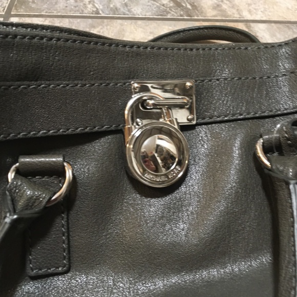 Brand New! Michael Kors Leather Satchel Purse Grey w/ Silver Chain Detail - Picture 6 of 12